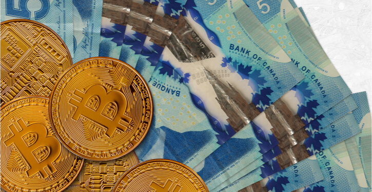 5 kanadische Dollarscheine und goldene Bitcoins