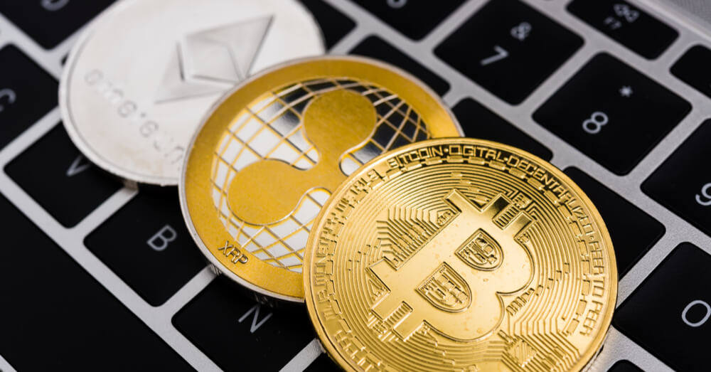Bitcoin, XRP und Ethereum auf einer Tastatur. Quelle: Shutterstock