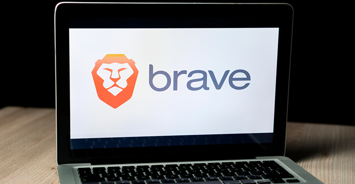 Bild des Brave-Logos auf einem Laptop-Bildschirm