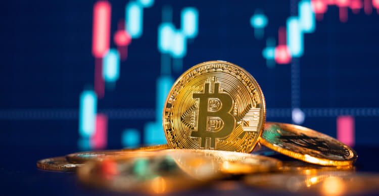 Bitcoin vor einem Diagramm